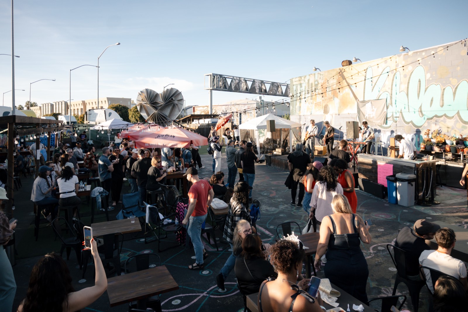 The full crowd gathered at Patiyochella 2025, golden hour light on the venue